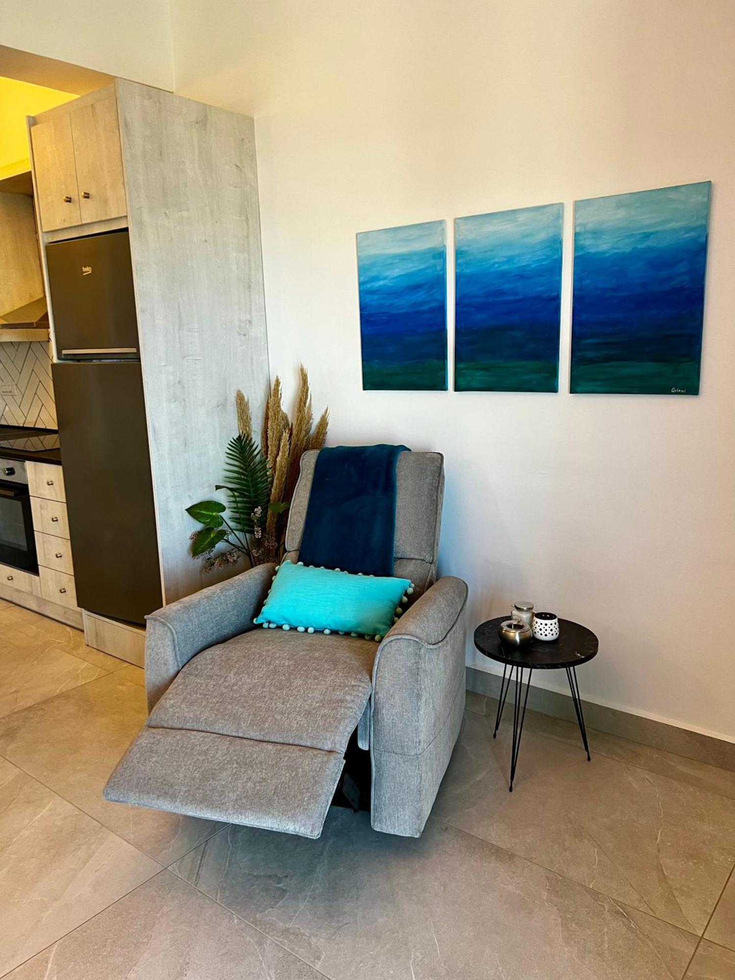 Ocean Front Studios 77 Lourdata  Room photo